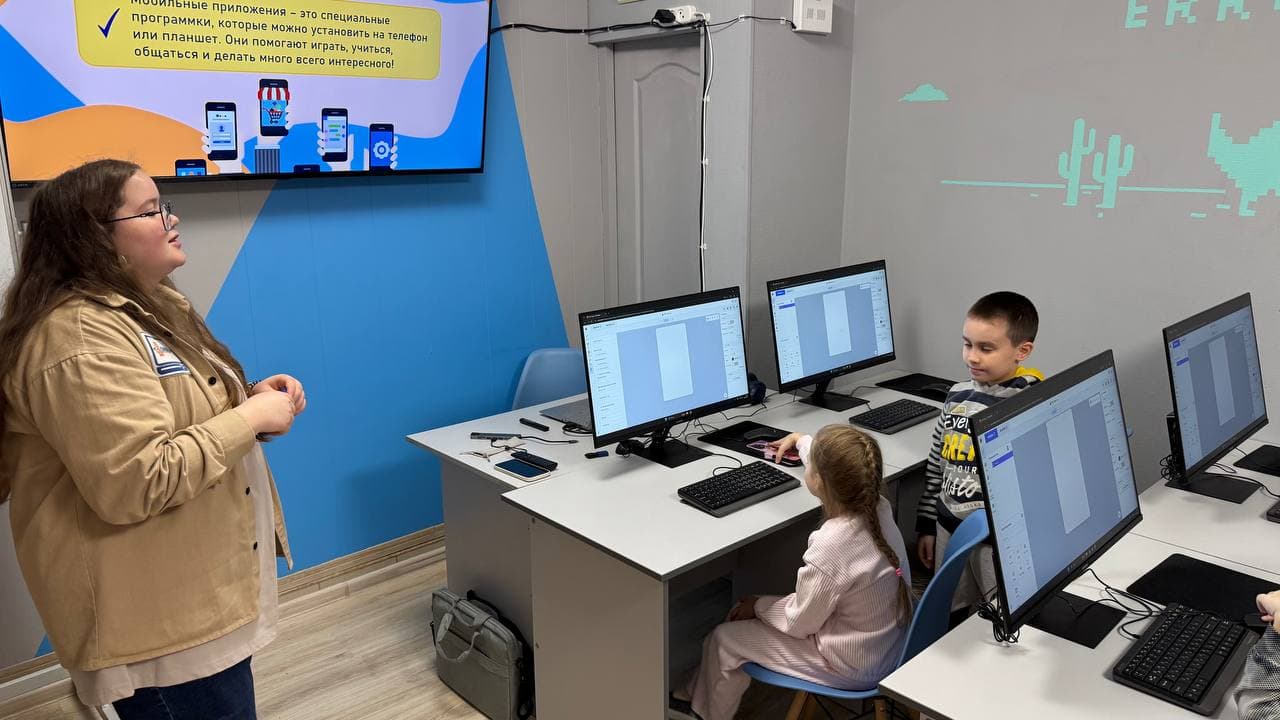 Младшая группа №1 создаёт мобильные приложения