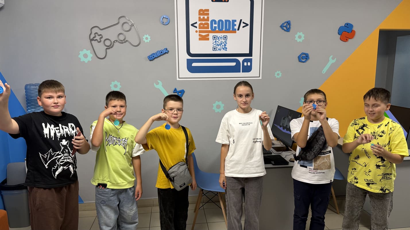 https://kiber-code.ru/api/photos/education/7/1757528378169-IMG_2975.jpg