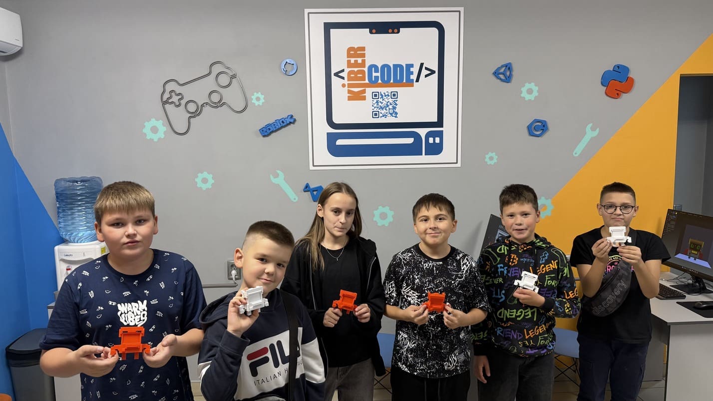 https://kiber-code.ru/api/photos/education/7/1758465116943-IMG_3282.jpg