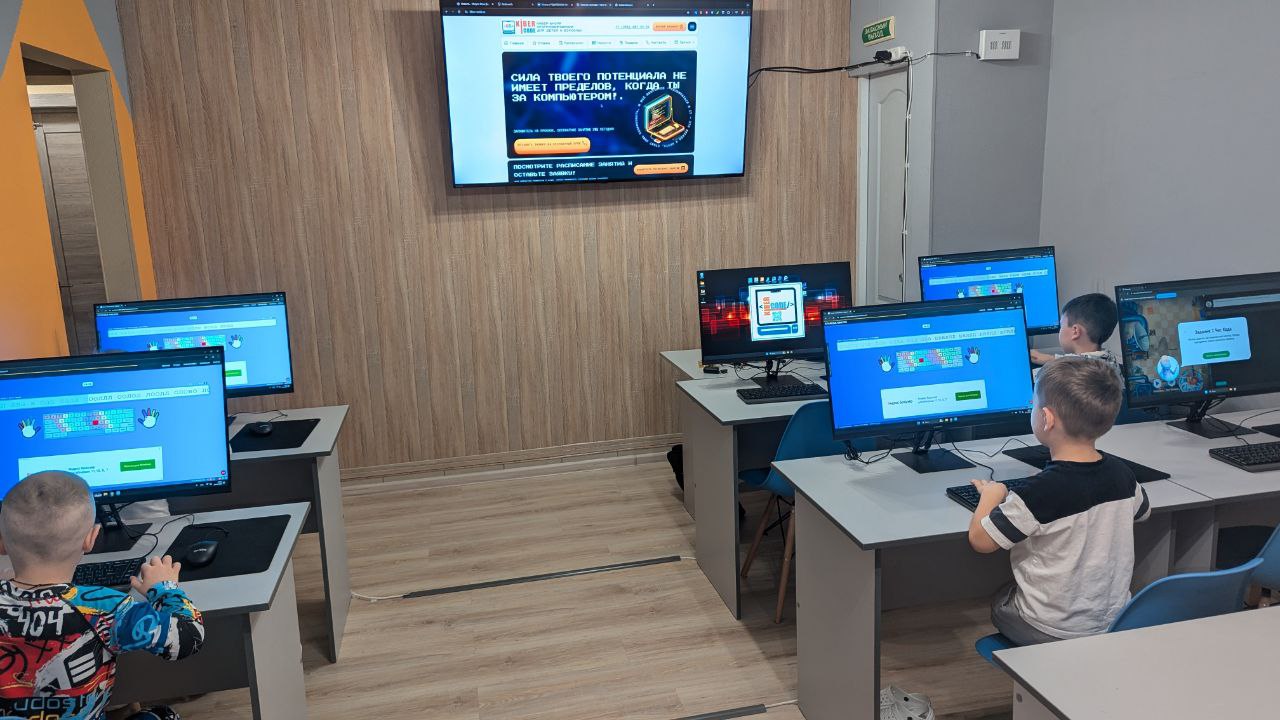 https://kiber-code.ru/api/photos/news/files/CodeWards-i-klaviaturnyj-trenazher-v-mladshej-gruppe-2/photo_2024-11-22_13-55-35.jpg