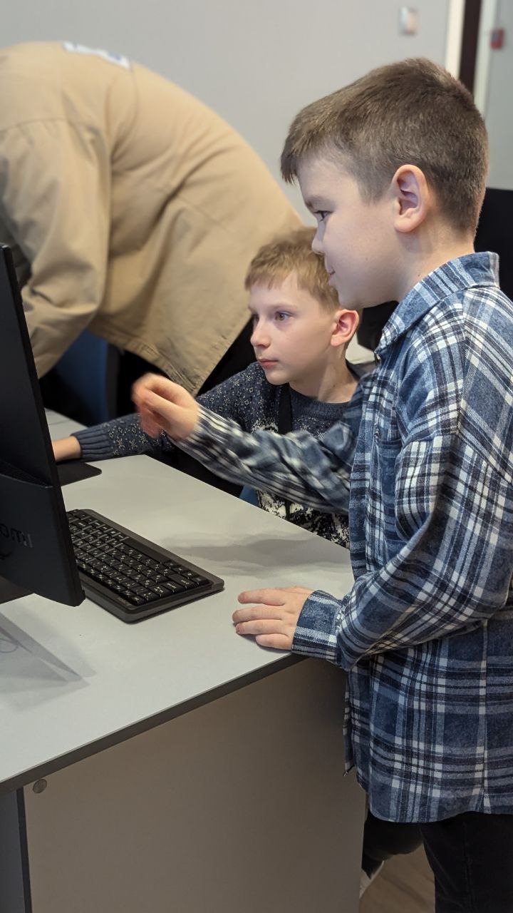 https://kiber-code.ru/api/photos/news/files/Construct-3-v-srednej-gruppe-1-prodolzhaetsya/photo_2024-12-10_12-28-01.jpg