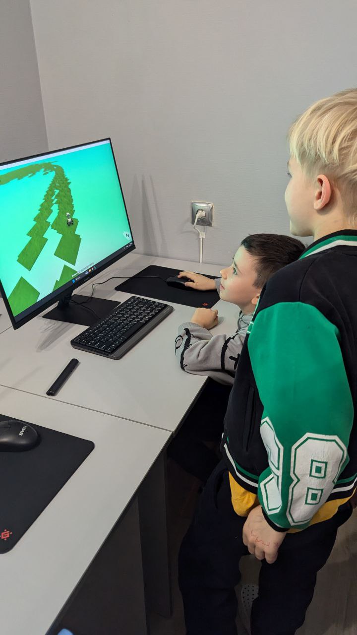 https://kiber-code.ru/api/photos/news/files/Kodu-Game-Lab-v-mladshej-gruppe-2/photo_2024-11-29_08-29-13.jpg