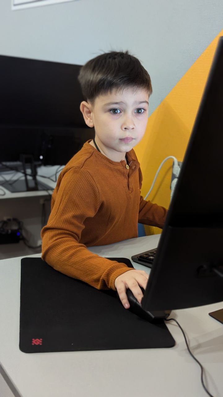 https://kiber-code.ru/api/photos/news/files/Mladshaya-gruppa-1-i-Kiber-Bird/photo_2024-11-27_13-45-49.jpg