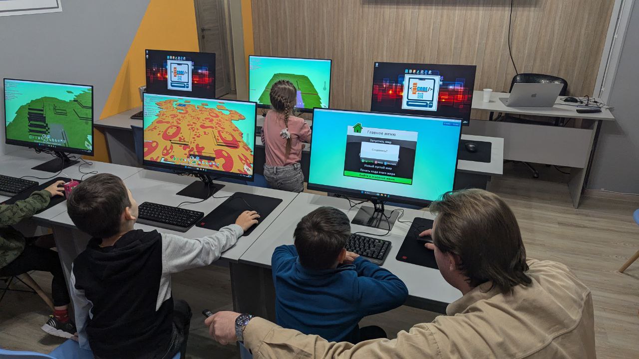 https://kiber-code.ru/api/photos/news/files/Mladshaya-gruppa-KoduGameLab-+-CodeWards/photo_2024-09-25_20-16-28.jpg