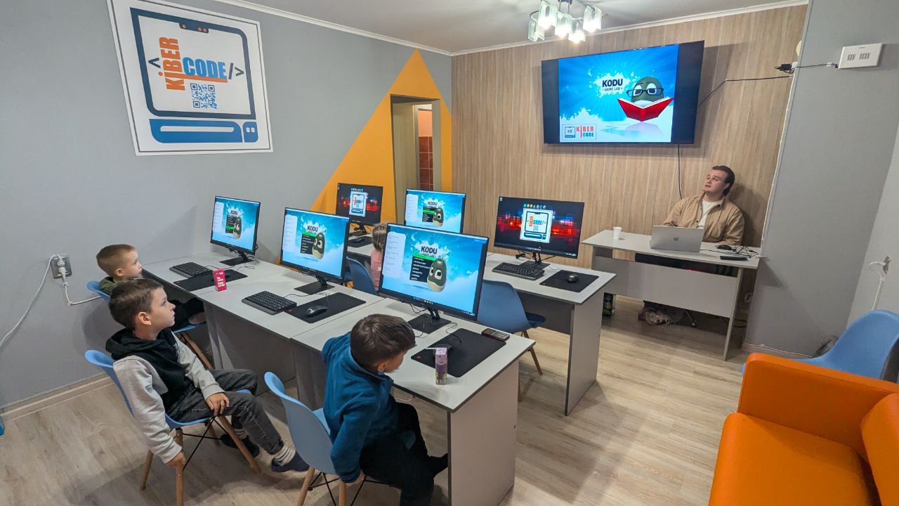 https://kiber-code.ru/api/photos/news/files/Mladshaya-gruppa-KoduGameLab-+-CodeWards/photo_2024-09-25_20-16-40.jpg