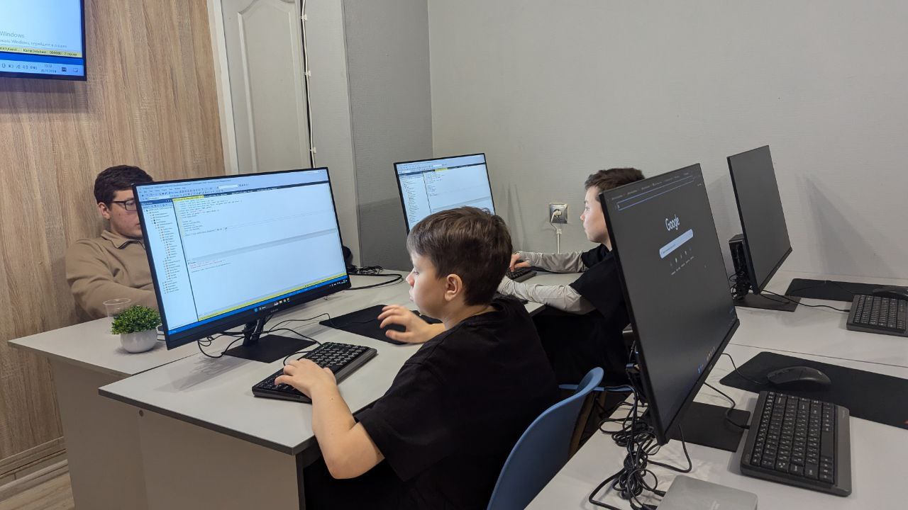 https://kiber-code.ru/api/photos/news/files/Modul-Bazy-Dannykh-v-starshej-gruppe/photo_2024-11-20_19-44-48.jpg