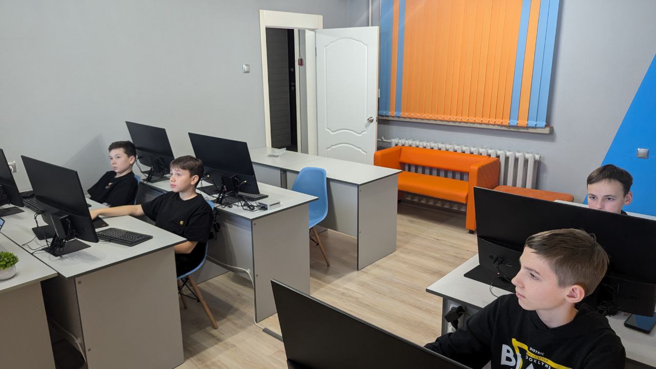 https://kiber-code.ru/api/photos/news/files/Modul-Bazy-Dannykh-v-starshej-gruppe/photo_2024-11-20_19-45-27.jpg