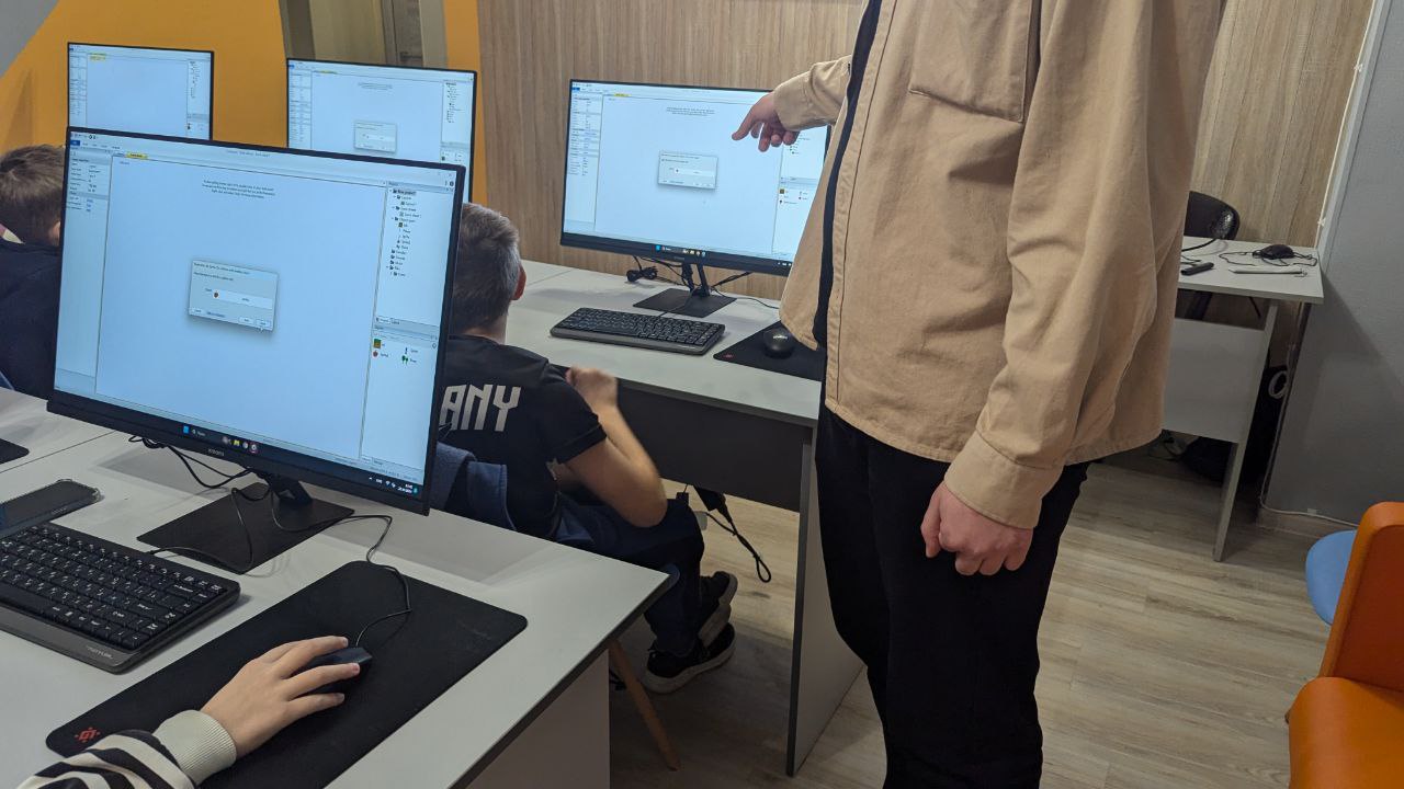 https://kiber-code.ru/api/photos/news/files/Nachalo-v-srednej-gruppe:-Construct-2/photo_2024-10-20_14-51-46.jpg