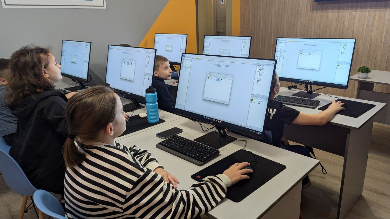 https://kiber-code.ru/api/photos/news/files/Nachalo-v-srednej-gruppe:-Construct-2/photo_2024-10-20_14-51-52.jpg
