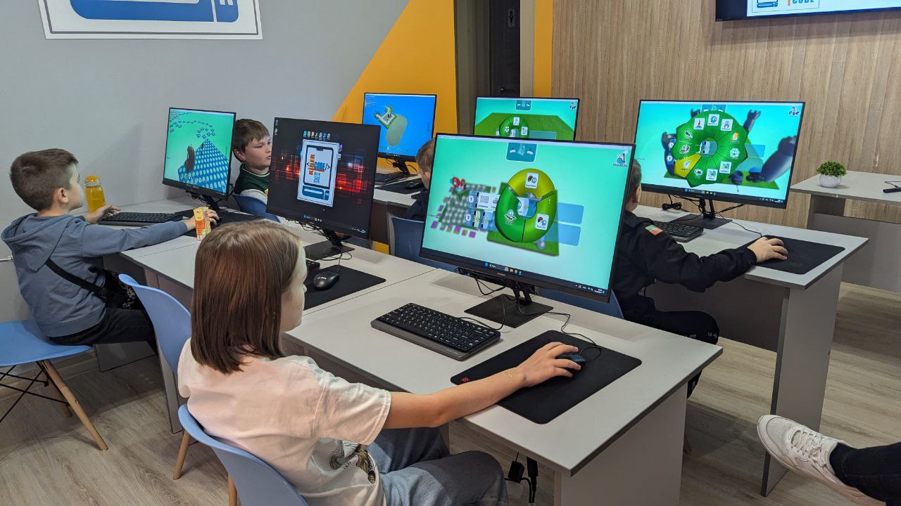 https://kiber-code.ru/api/photos/news/files/Srednyaya-gruppa-KoduGameLab---finish/photo_2024-10-14_12-33-44.jpg