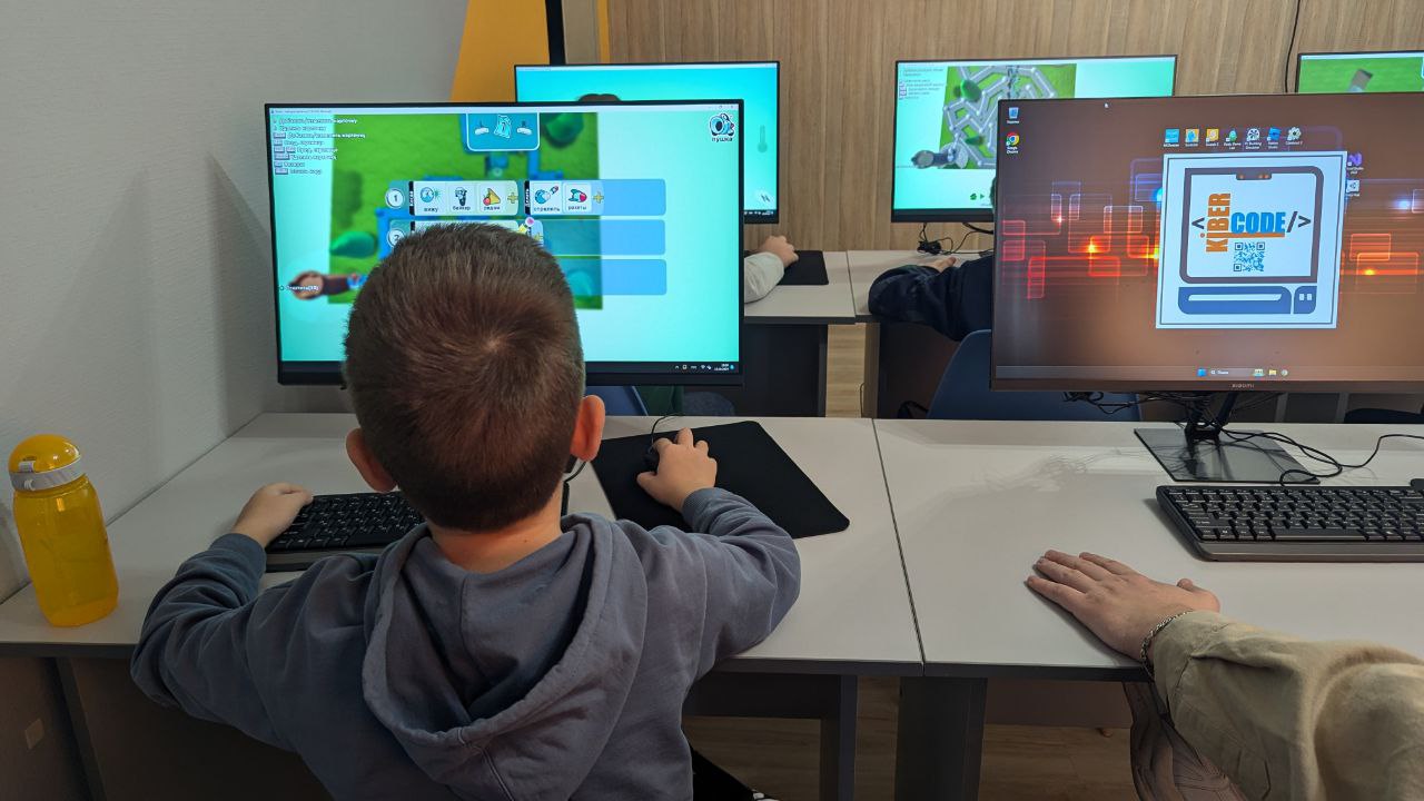 https://kiber-code.ru/api/photos/news/files/Srednyaya-gruppa-KoduGameLab---finish/photo_2024-10-14_12-33-49.jpg