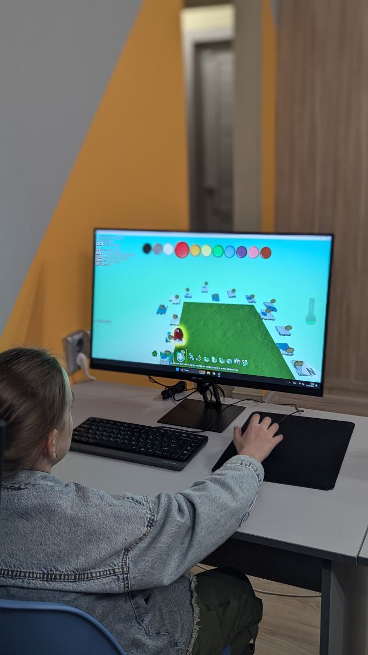 https://kiber-code.ru/api/photos/news/files/Srednyaya-gruppa-prodolzhenie-Kodu-Game-Lab/photo_5463110525937378950_y.jpg
